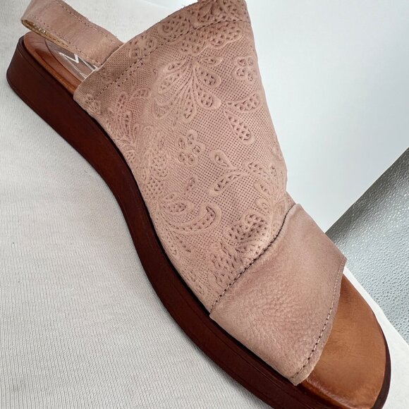 Miz Mooz Guava Lace-Embossed Leather Slingback Sandals Size 39 EU 9 US - Picture 12 of 14